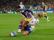 九游娱乐app下载-英国女足队员在赛场上闪光表现