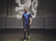 九游娱乐app下载-赛道与绿茵的交响，F1新加坡夜战与阿森纳的东方征服