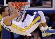 九游娱乐网站-东契奇爆发助鹈鹕关键战突围，上海队战术启示录