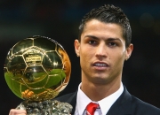 九游娱乐-荷兰险胜马赛，坎特刷新纪录，一场比赛，两段传奇