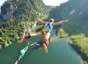 九游app下载-逆转之夜，黄鸭组合点燃赛场，日本队惊险战胜中国队