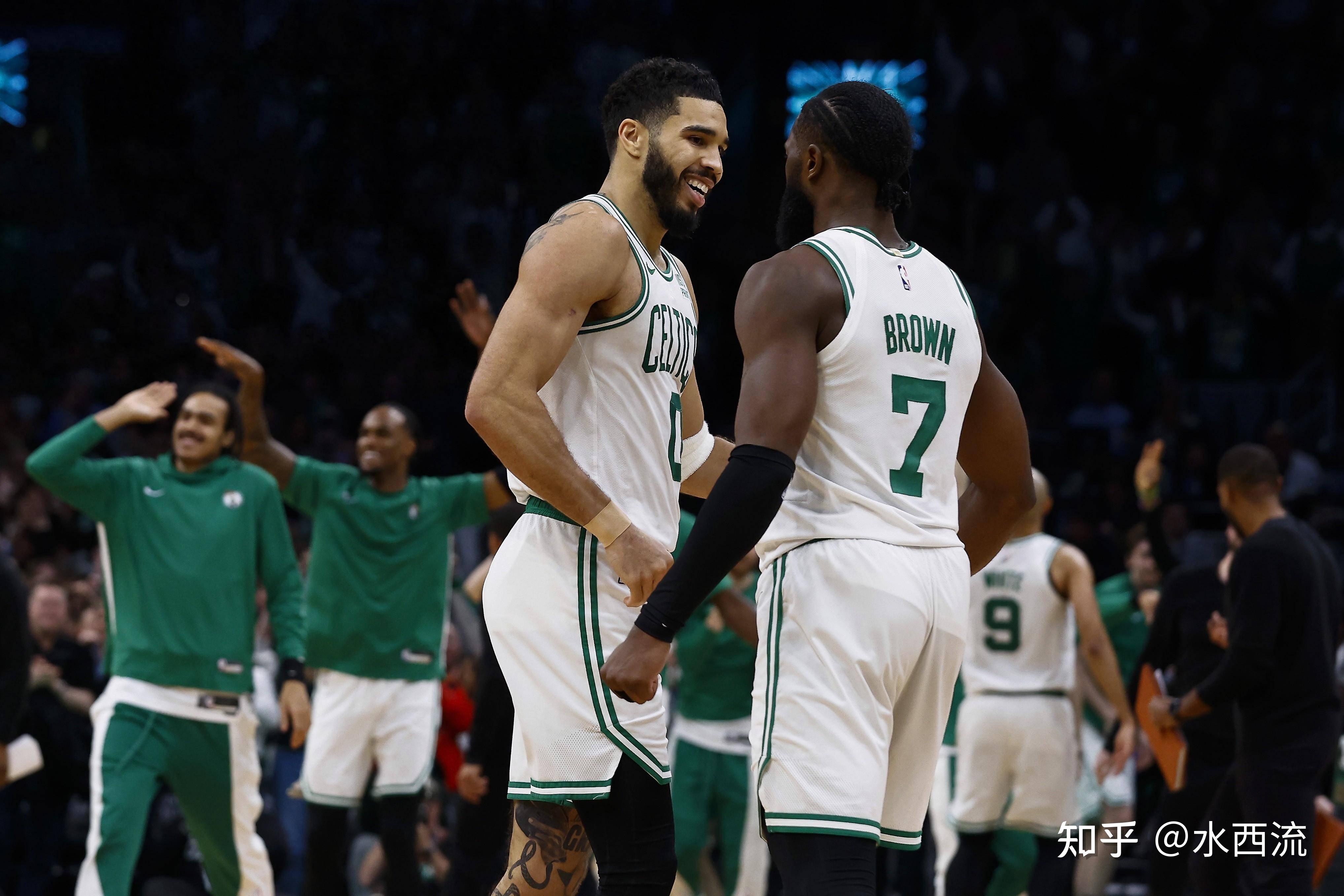 包含步行者队员多点开花击败对手赢得赛季首胜的词条