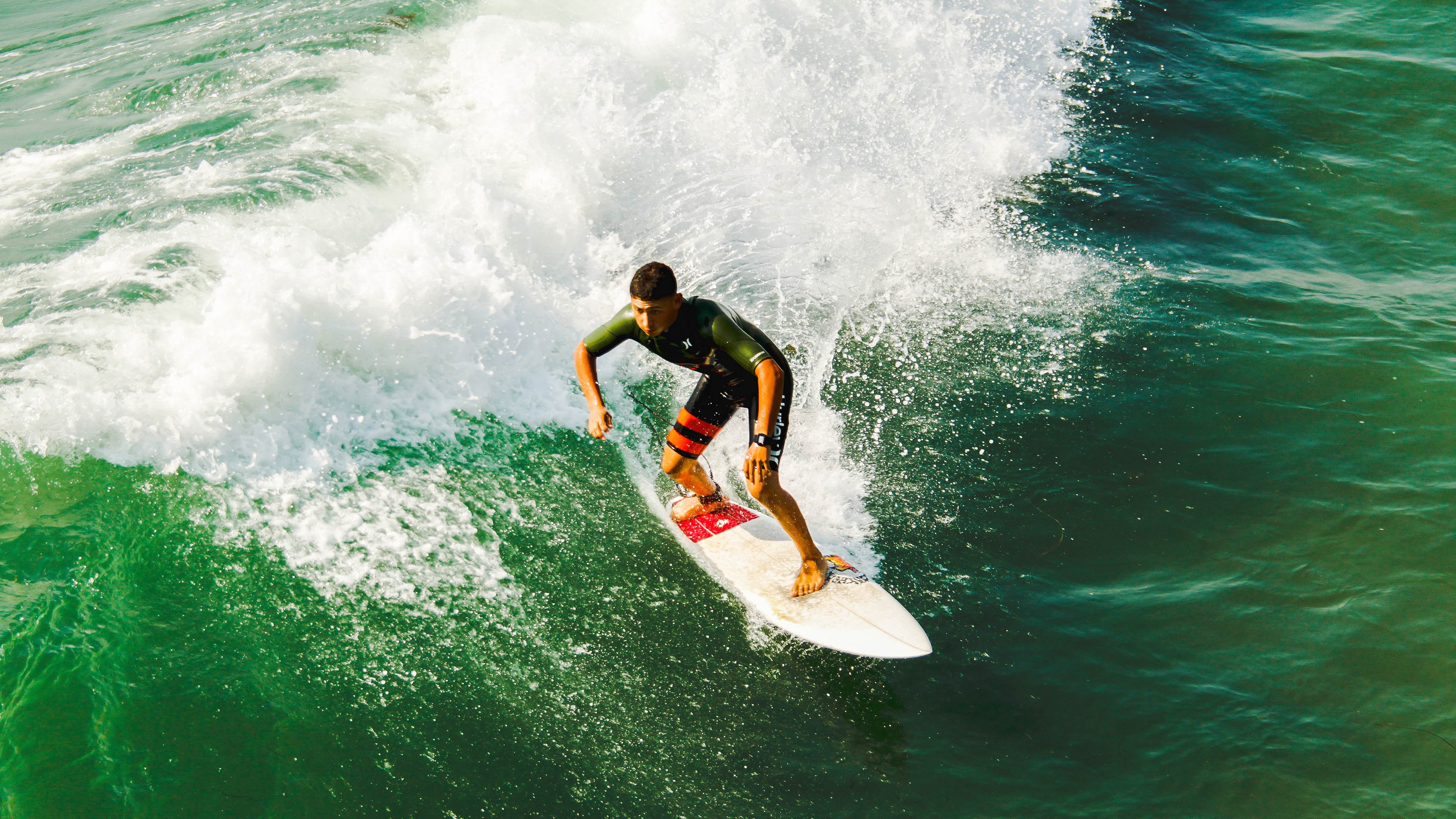 赛道与球场，当F1年度争冠焦点战遇上步行者逆转浙江队