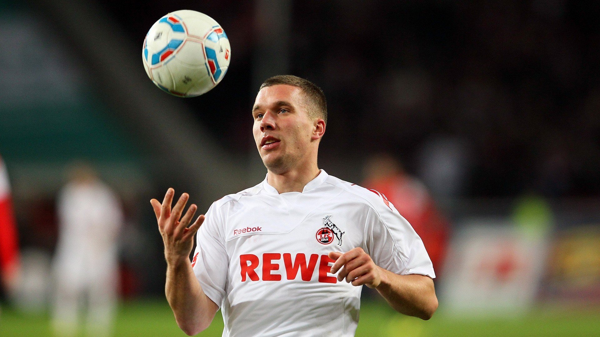 赛道与绿茵场,当F1争冠焦点遇上尼日利亚力克尼斯